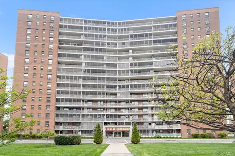 61-35 98th St #12M, Rego Park, NY 11374