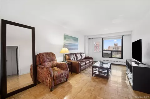 61-35 98th St #12M, Rego Park, NY 11374
