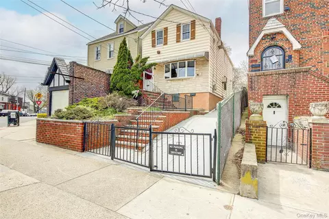 53-74 69th St, Maspeth, NY 11378