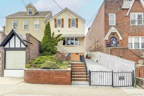 53-74 69th St, Maspeth, NY 11378