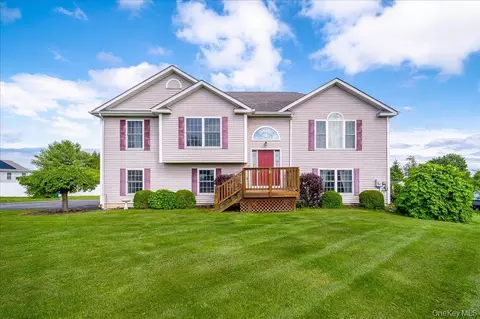 5 Sunrise Dr, Milton, NY 12547