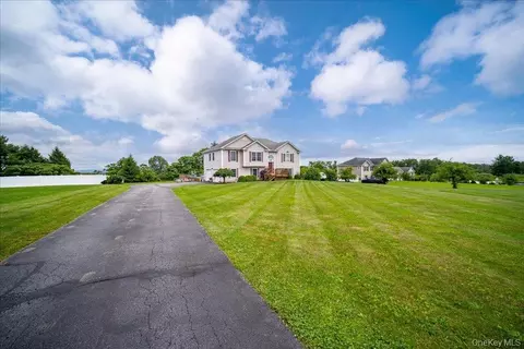 5 Sunrise Dr, Milton, NY 12547