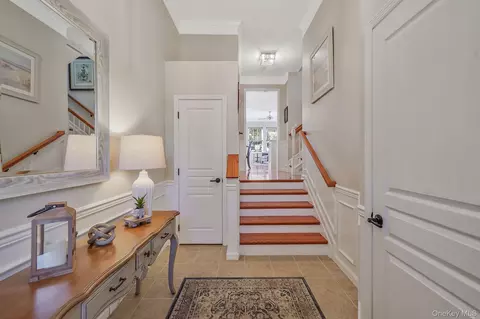 6 Sugar Pine Ln, Bay Shore, NY 11706