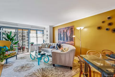 1805 215th St #12F, New York, NY 11360