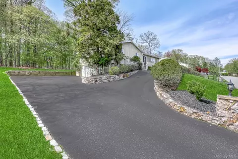 17 Brookline Way, Clarkstown, NY 10956
