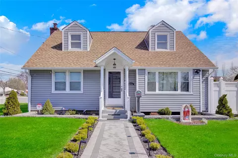 1210 Emma Pl, Franklin Square, NY 11010