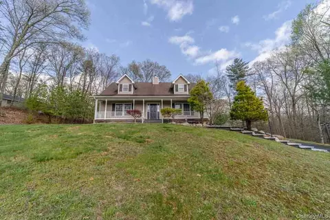 6 Stonybrook Rd, Shawangunk, NY 12566