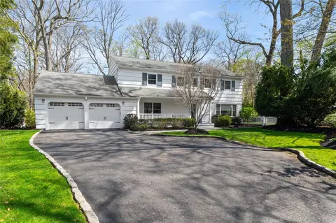 8 Heritage Ct, Cold Spring Harbor, NY 11724