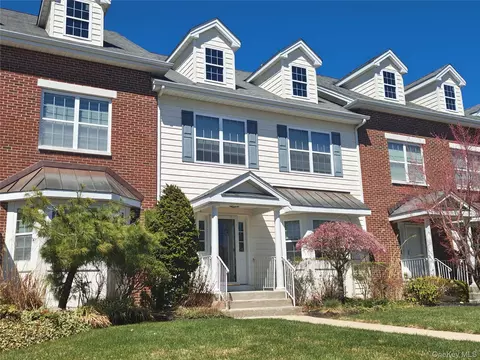 161 Brattle Cir, Melville, NY 11747