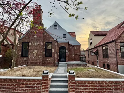 5012 194th St, New York, NY 11365