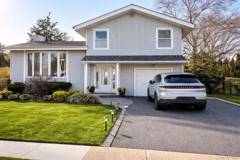 287 Birchwood Park Dr, Jericho, NY 11753