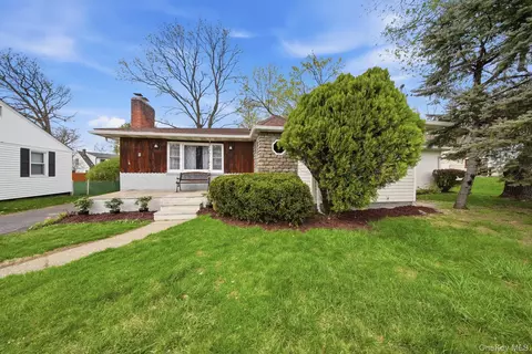 11 5th Ave, Newburgh, NY 12550