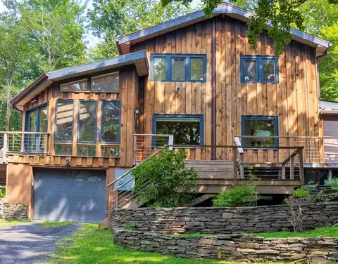 551 Mt Guardian Rd N, Woodstock, NY 12498