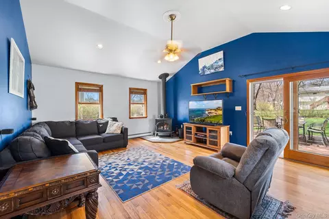 3453 Flanders Dr, Yorktown, NY 10598