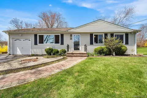 3453 Flanders Dr, Yorktown, NY 10598