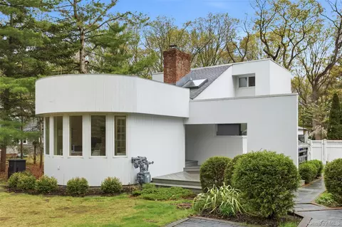 33 Hillside Rd, Stony Brook, NY 11790
