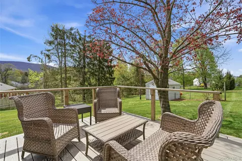 Exterior - 6 Willow Ln, Fishkill, NY 12524 photo 9 of 9