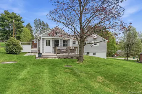 Exterior - 6 Willow Ln, Fishkill, NY 12524 photo 7 of 9