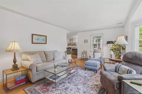 Living - 6 Willow Ln, Fishkill, NY 12524 photo 2 of 3