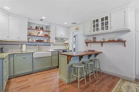 Kitchen - 6 Willow Ln, Fishkill, NY 12524 photo 1 of 6