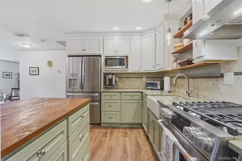 Kitchen - 6 Willow Ln, Fishkill, NY 12524 photo 5 of 6