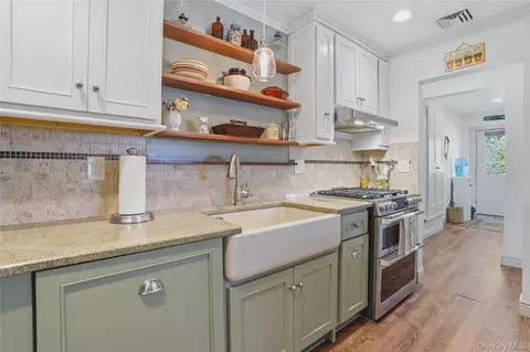 Kitchen - 6 Willow Ln, Fishkill, NY 12524 photo 3 of 6