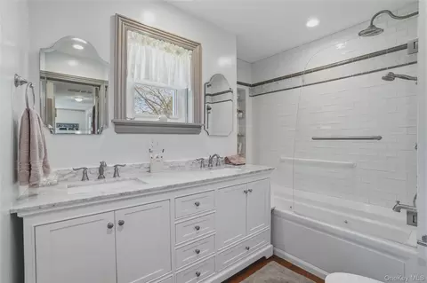Bath - 6 Willow Ln, Fishkill, NY 12524 photo 1 of 3