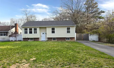 6 Murray Ln # A, Coram, NY 11727