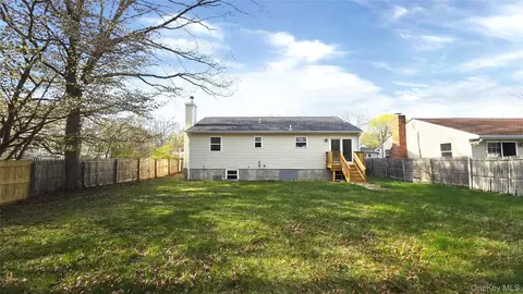 Exterior - 6 Murray Ln # A, Coram, NY 11727 photo 2 of 3