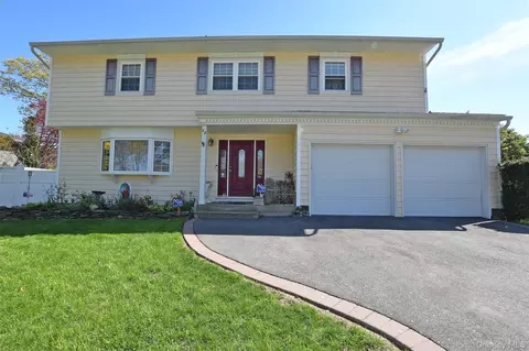 22 Clymer St, Port Jefferson Station, NY 11776