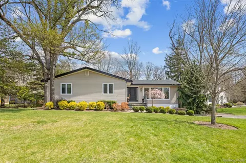 5 Lynne Ct, Ramapo, NY 10901