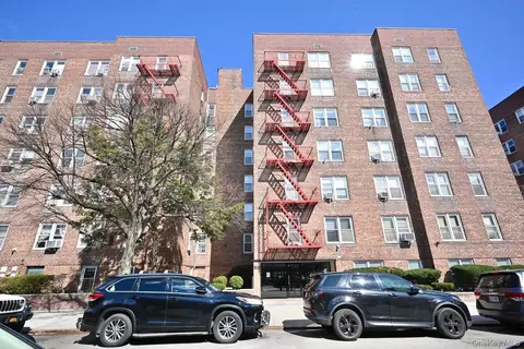 33-25 90 St #5D, Jackson Heights, NY 11372