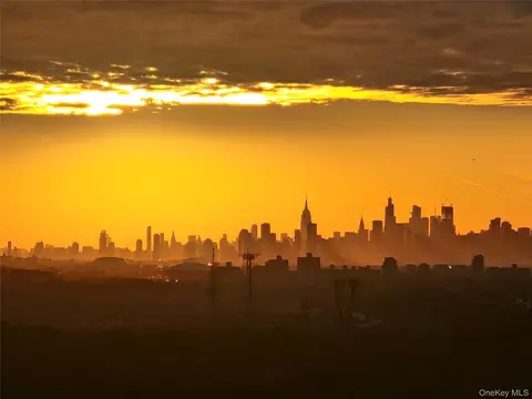 27010 Grand Central Pkwy #19O, Little Neck, NY 11362