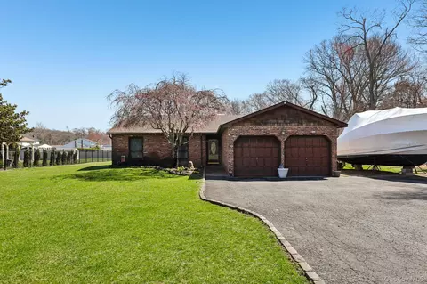 225 Bayview Ave, East Islip, NY 11730
