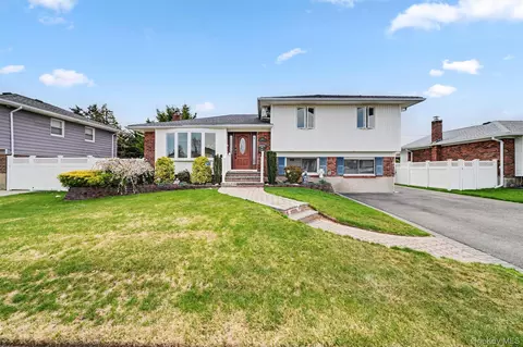 126 Washington St, Farmingdale, NY 11735