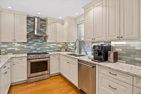 83-30 98th St #1H, New York, NY 11421