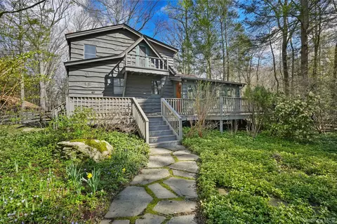 29 Barrett Circle Ct, Kent, NY 10512