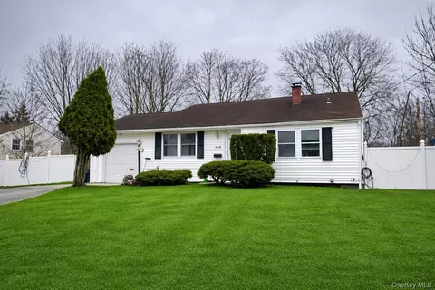 3108 Devon Ave, Medford, NY 11763