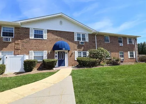 460 Old Town Rd #26M, Port Jefferson Station, NY 11776