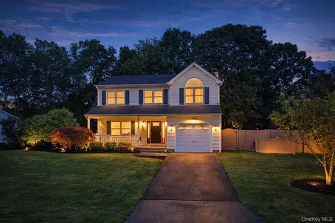 38 Memorial Blvd, East Moriches, NY 11940