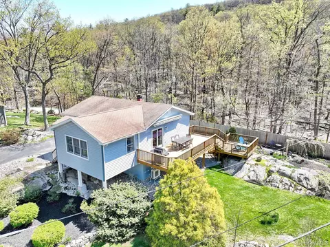 10 Park Ave, Greenwood Lake, NY 10925