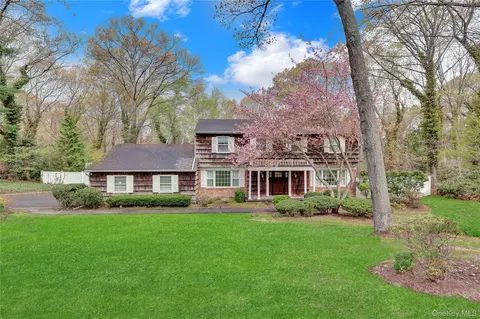 34 Hemingway Dr, Dix Hills, NY 11746