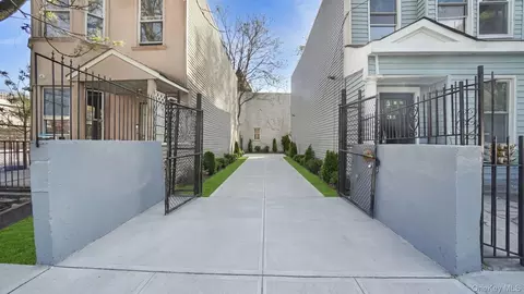 416 E 182nd St, New York, NY 10457