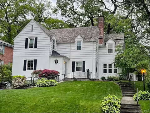 83 Parkway W, Mount Vernon, NY 10552