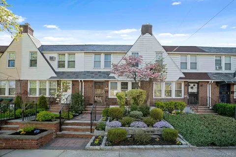 65-41 77th Pl, New York, NY 11379