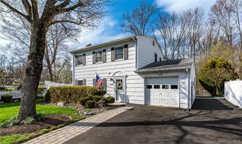 148 Lake Rd, Clarkstown, NY 10989