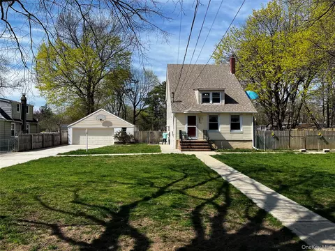 51 Bushwick Ave, Brentwood, NY 11717