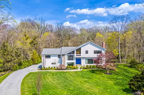 68 Brookside Dr, North Hempstead, NY 11030