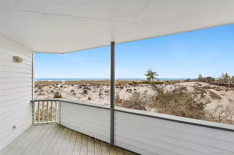 Exterior - 261 Dune Rd #5, Westhampton Beach, NY 11978 photo 1 of 3