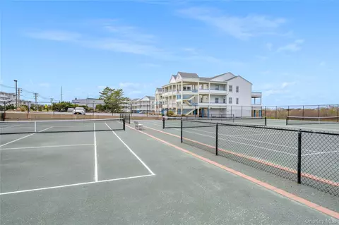 Exterior - 261 Dune Rd #5, Westhampton Beach, NY 11978 photo 2 of 3